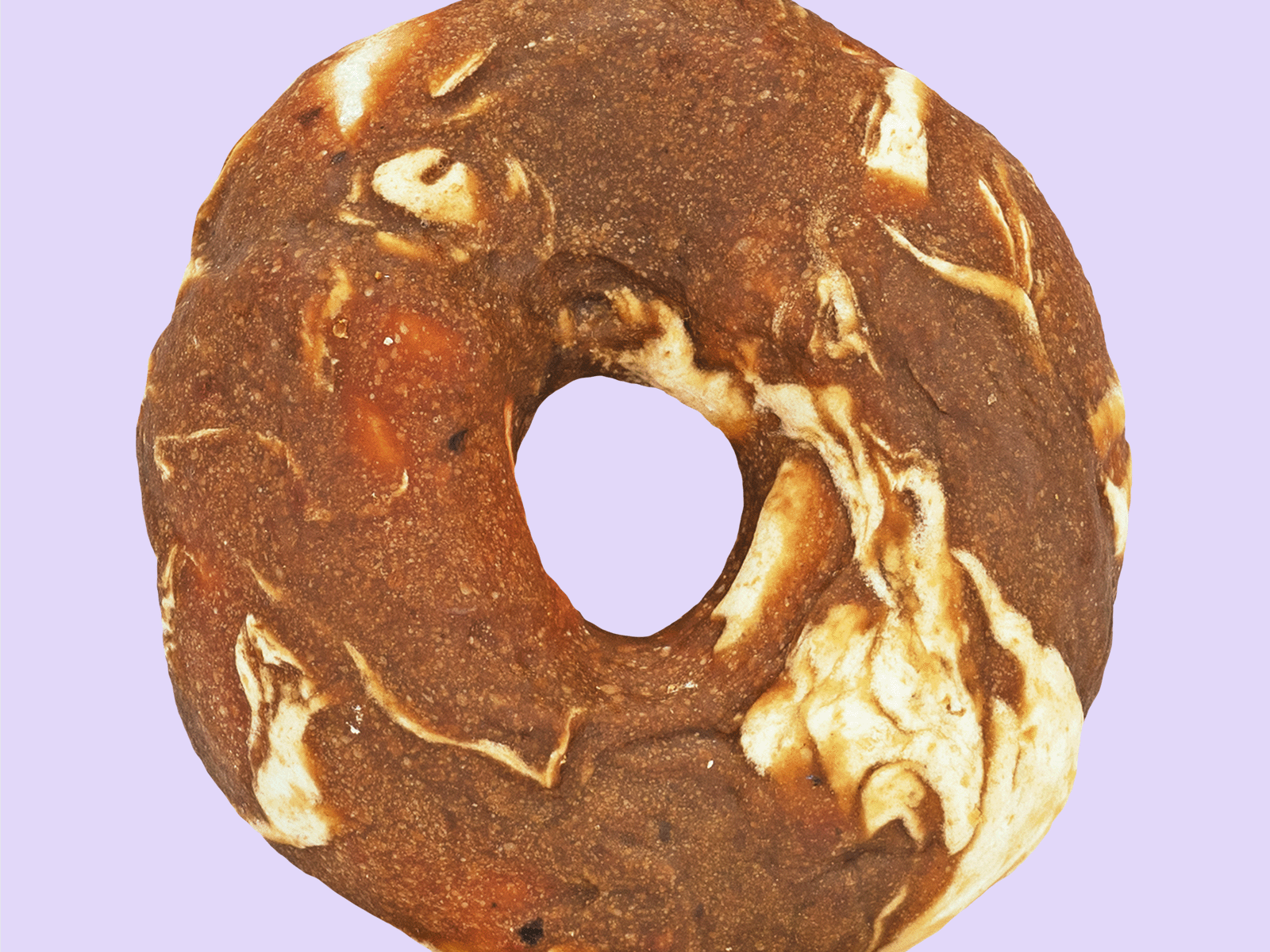 Braaaf rawhide snacks donut rund Ø 10-12 cm uitgestald bovenaanzicht – stevige ronde hondenkauwsnack voor gebitsverzorging op lila achtergrond