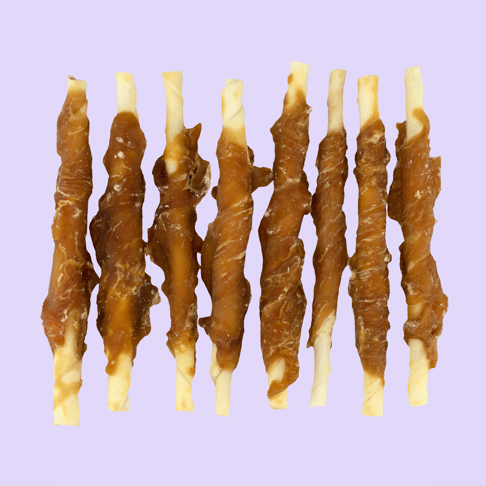 Braaaf gedroogde roll sticks kip uitgestald 8 stuks – gedroogde hondenkauwsnacks van runderhuid en kippenborstfilet op lila achtergrond