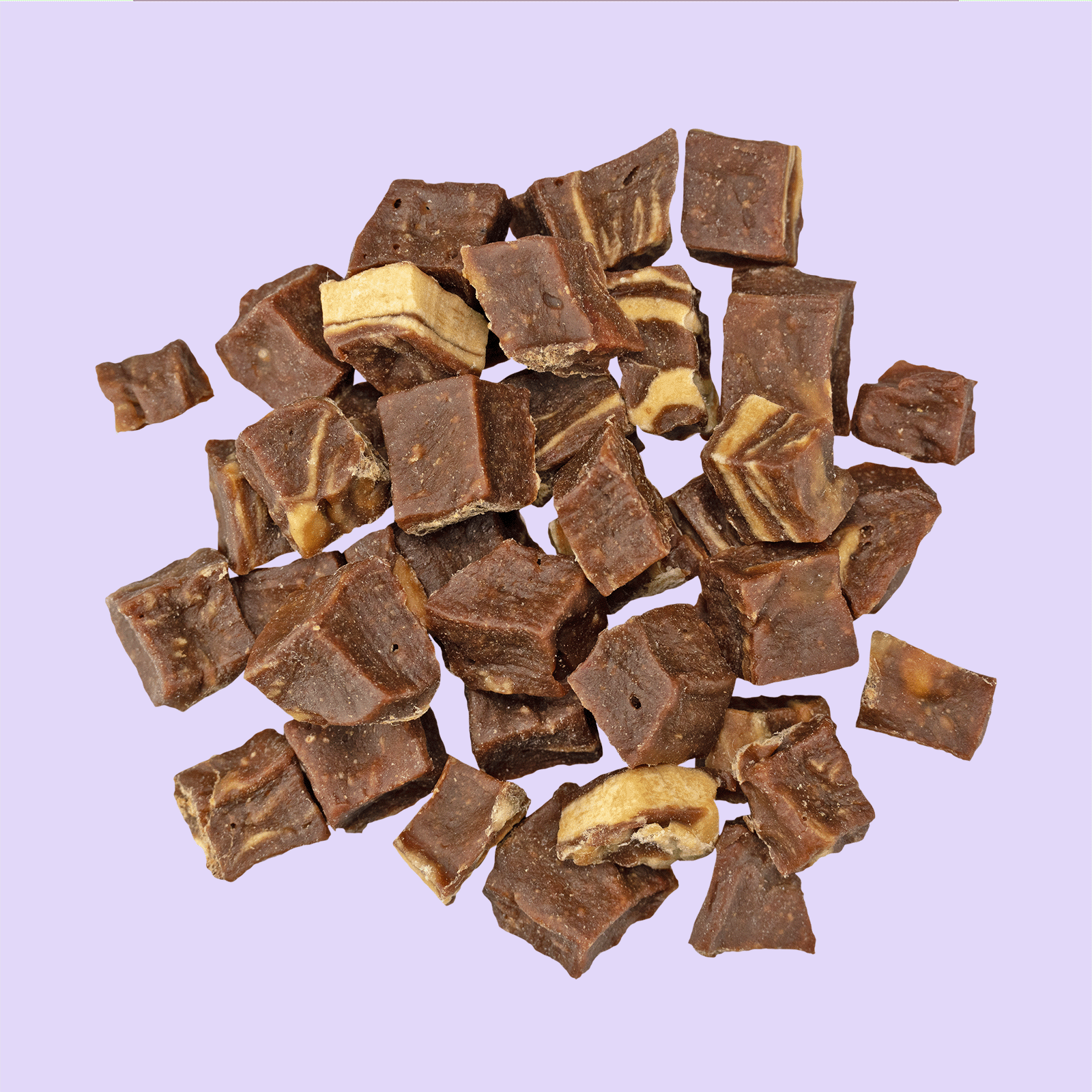 Braaaf Soft Snacks Lamblokjes uitgestald – zachte hondensnacks van lam op lila achtergrond