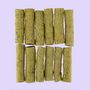 Braaaf Spinazie Sticks – twaalf groene, vegan hondensnacks op lila achtergrond