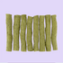 Braaaf vegan snacks spinazie sticks uitgestald 8 stuks, 12cm – graanvrije, vegan hondensnacks met spinazie op lila achtergrond